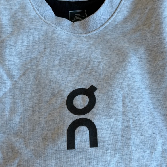 On Clouds Club Crew - Picture 8 of 8